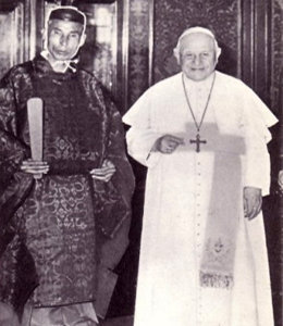 Antipapa Giovanni XXIII con uno Scintoista in Vaticano